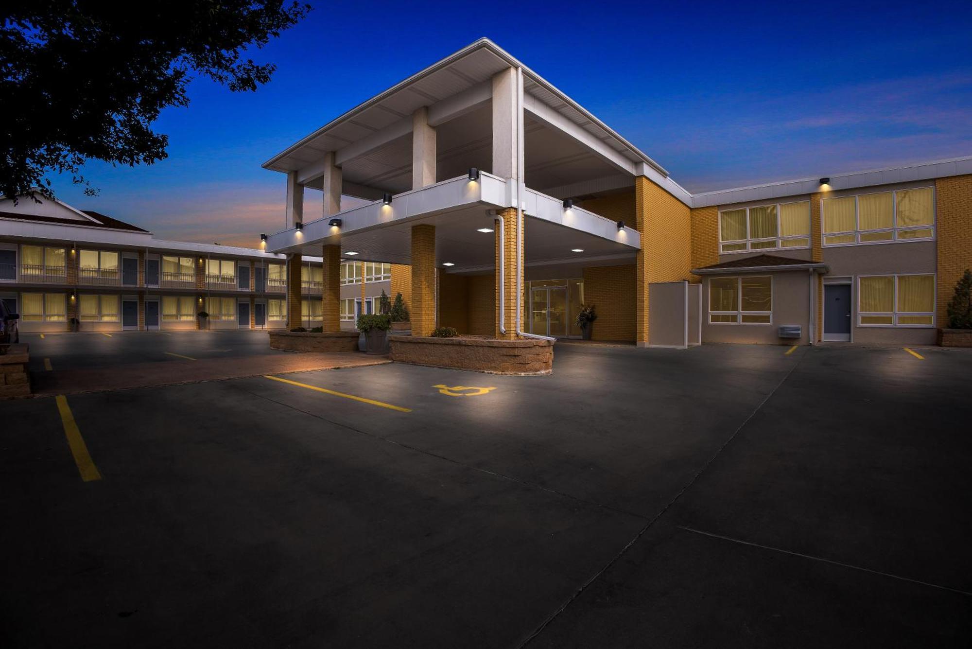 Best Western Lee'S Motor Inn Chamberlain Bagian luar foto