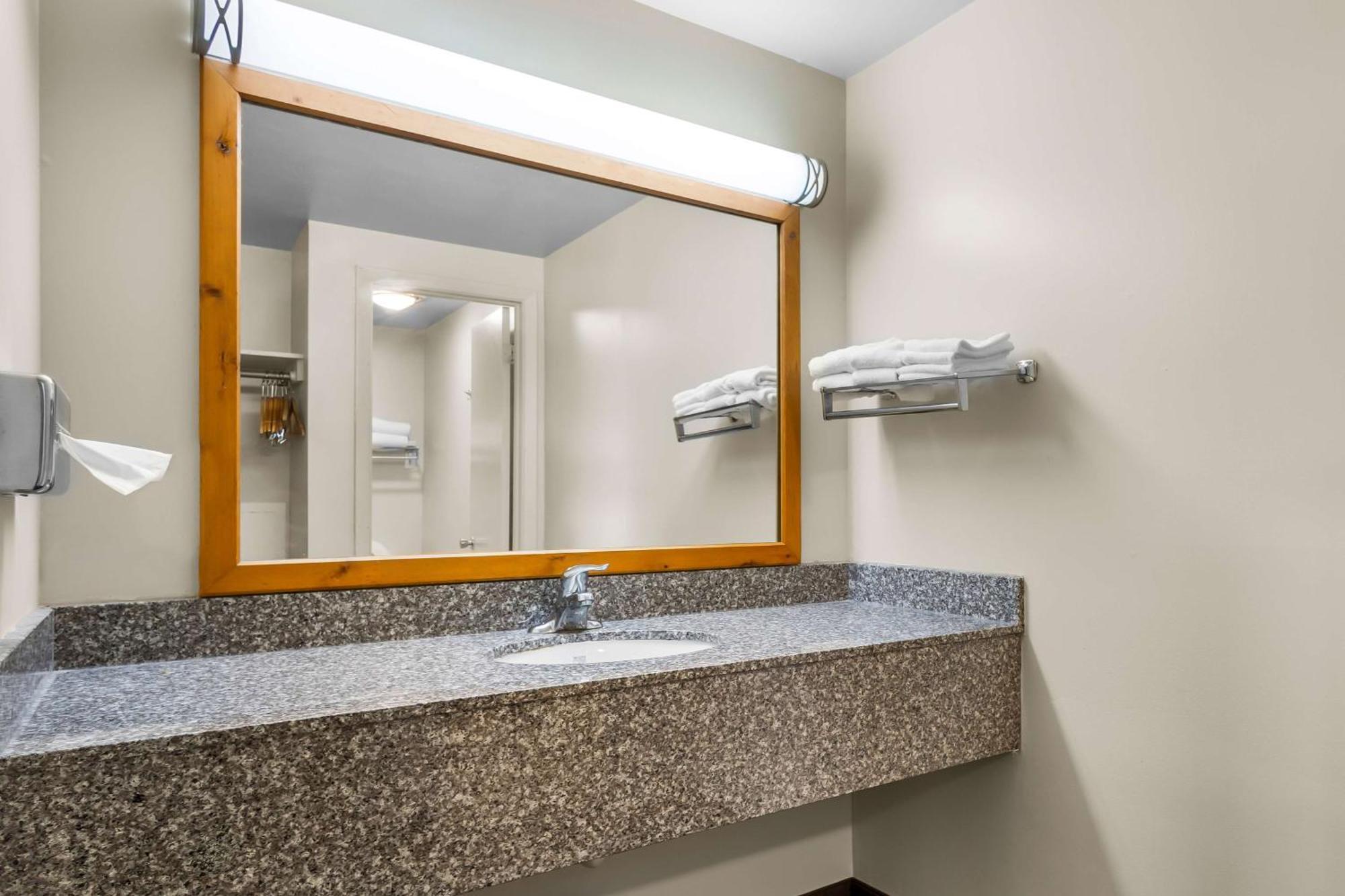 Best Western Lee'S Motor Inn Chamberlain Bagian luar foto